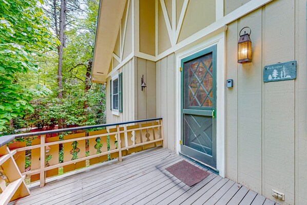 Exterior detail - Cozy mountain home with foosball, ping-pong, private deck & wood-burning firepla (Highlands)