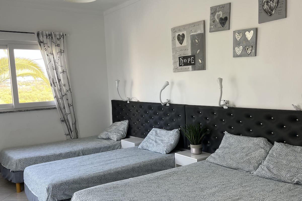 Chambre Double Sao Raphael 6 personnes | 1 bedroom, in-room safe, individually decorated, individually furnished