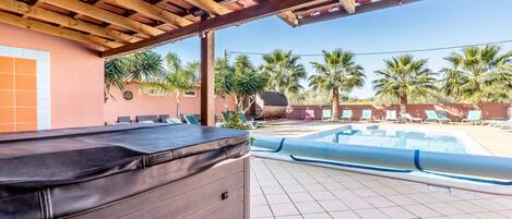 Sauna seca, banheira de hidromassagem, sauna a vapor