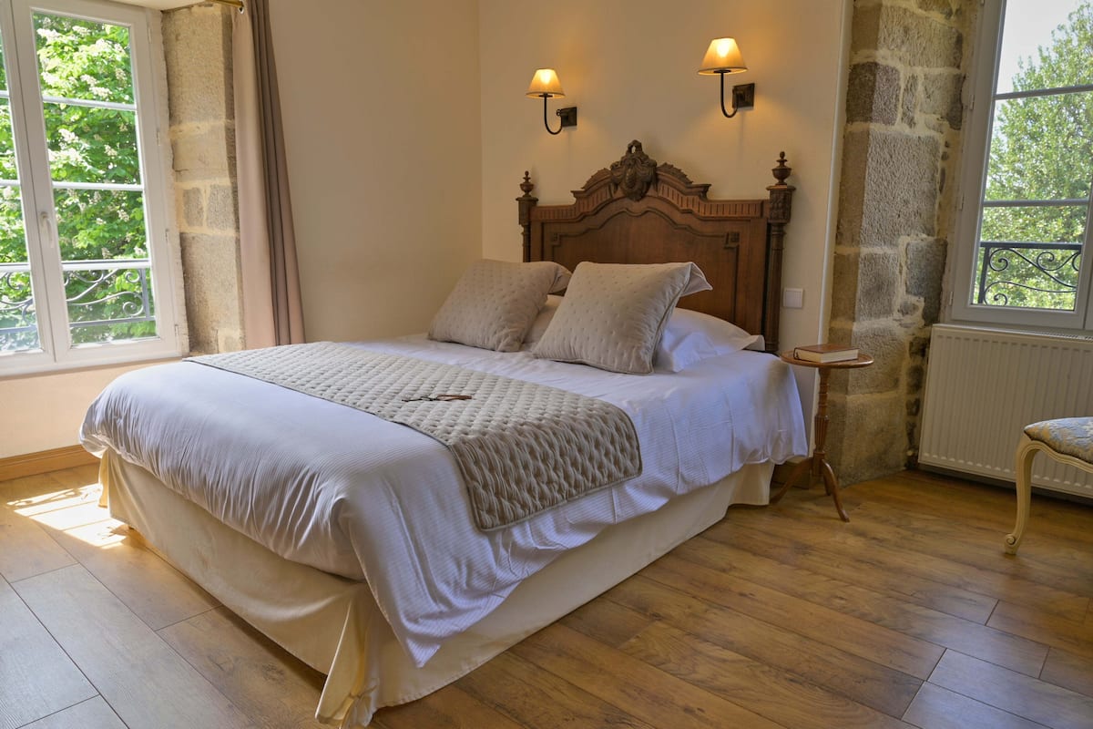 Superior Double Room | 1 bedroom, individually decorated, individually furnished, desk