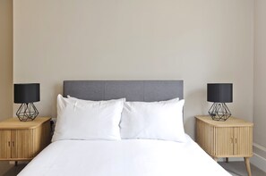 Apartment (2 Bedrooms) | 2 bedrooms, premium bedding, desk, bed sheets - Immaculate new Apartment in Chelsea by Underthedoormat (London)