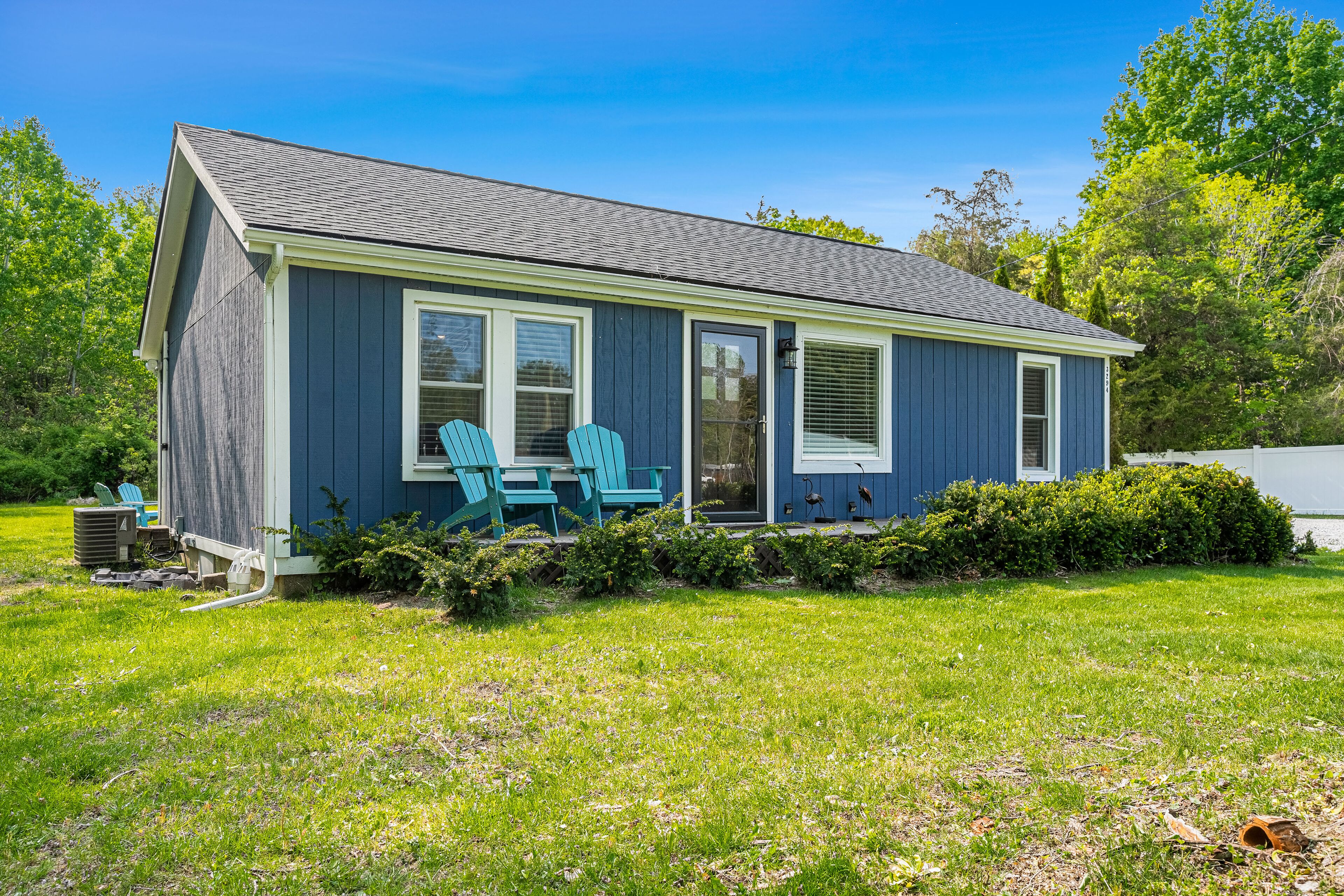 Cozy, updated abode near downtown with firepit, grill, washer/dryer, AC & deck