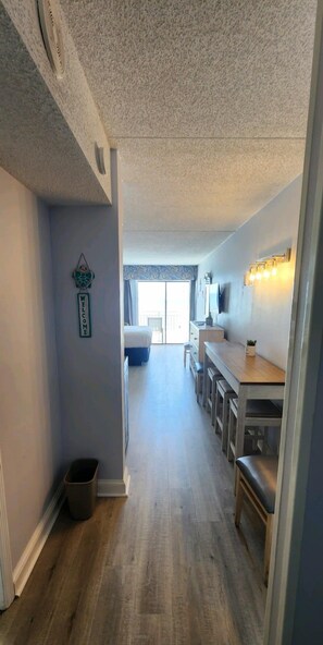 Interior - Beach Life Resort Oceanfront Efficency Tides 504 (Myrtle Beach)