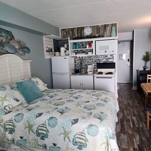 Iron/ironing board, WiFi, bed sheets - Oceanfront Efficiency T603 (Myrtle Beach)
