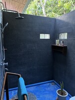 Ducha, cabezal de ducha tipo lluvia, artículos de tocador gratuitos