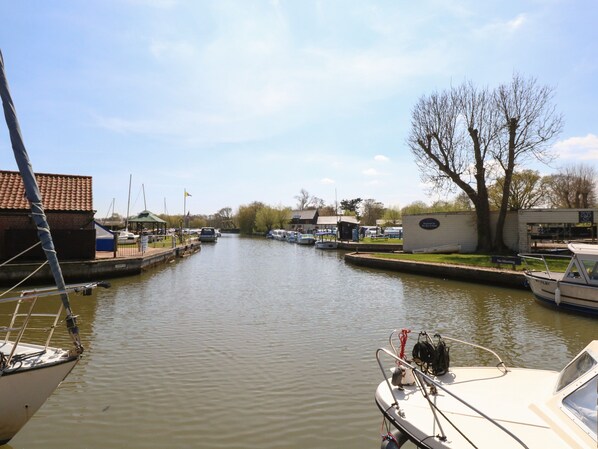 Cottage | Interior - Olive (Norwich)