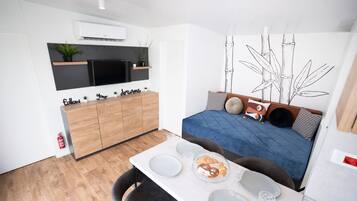 Apartment | 2 bedrooms, in-room safe, free WiFi, bed sheets