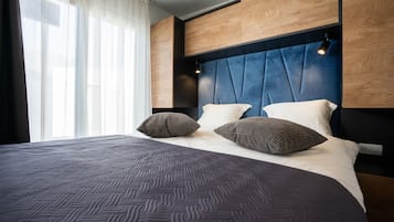 Apartment | 2 bedrooms, in-room safe, free WiFi, bed sheets