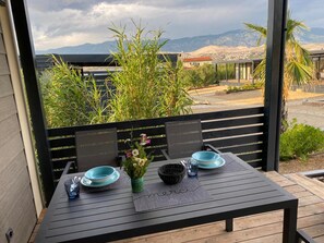 Apartment | Outdoor dining