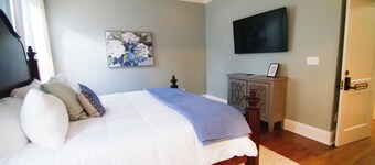 The Capitol Inn - Parkland Room - King bed, PARKLAND KING ROOM
