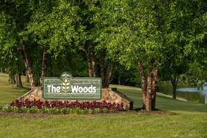 Property grounds - Cozy & Colorful Cabin at The Woods Resort (pet friendly!) (Hedgesville)