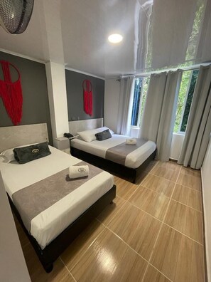 传统双人房或双床房 | 免费 WiFi、床单