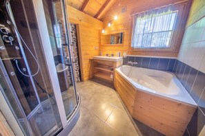 Bathtub, hair dryer - Chalet Cafourotte, 9p in a quiet location with SPA (Gérardmer)