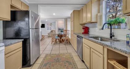 Cozy Cottage on St Simons Island - Pet Friendly