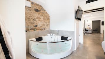 Comfort Suite | Jetted tub