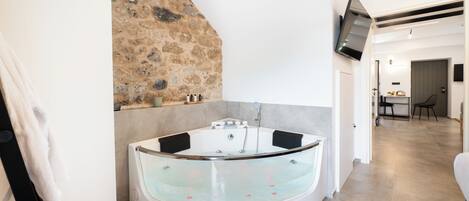 Comfort Suite | Jetted bathtub