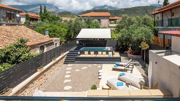 Deluxe Suite | Courtyard view