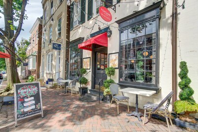 HEART of OLD TOWN! Historic 2 BR | Walk to KING ST