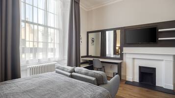 Luxury Studio (5) | Individually furnished, desk, free WiFi, bed sheets