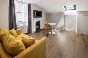 Estúdio superluxo (9) | Individualmente mobiliados, escrivaninha, Wi-Fi de cortesia