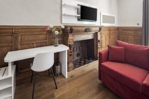 Estúdio superluxo (1) | Individualmente mobiliados, escrivaninha, Wi-Fi de cortesia