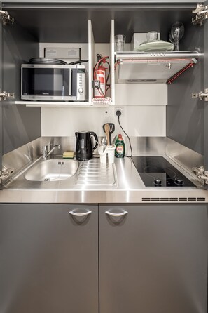 Luxury Studio (12) | Private kitchen | Full-sized fridge, stovetop, electric kettle, cookware/dishes/utensils
