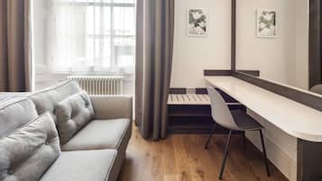 Luxury Studio (5) | Individually furnished, desk, free WiFi, bed sheets