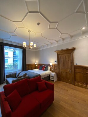 Luxury Studio (1) | Individually furnished, desk, free WiFi, bed sheets