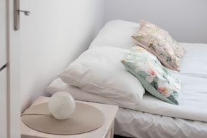 1 bedroom, desk, bed sheets