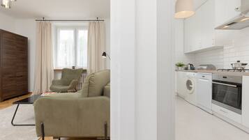 Apartment, 1 Bedroom, Kitchen | Living area