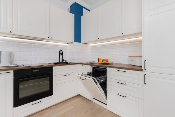 Dishwasher, electric kettle, cookware/dishes/utensils