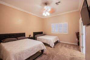 1 habitación, tabla de planchar con plancha, wifi y ropa de cama 