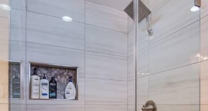Private Guest House w/Kitchen & Laundry in Summerlin