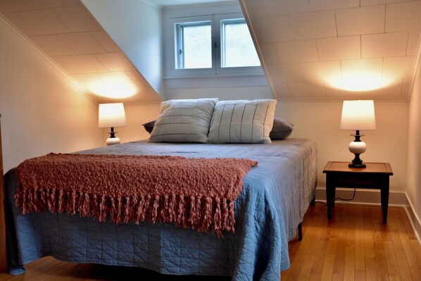 3 chambres, bureau, fer et planche à repasser, accès au Wi-Fi (inclus)