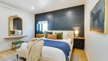 3 bedrooms, iron/ironing board, travel crib, internet