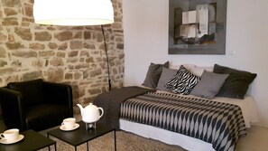 1 chambre, fer et planche à repasser, Wi-Fi gratuit, draps fournis