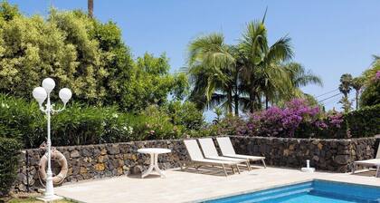 Home2Book Elegant Stay with Garden, BBQ & Pool