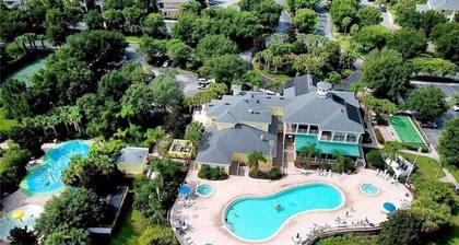 Spacious condo close to Disney with heated pools, hot tubs, lots of amenities!