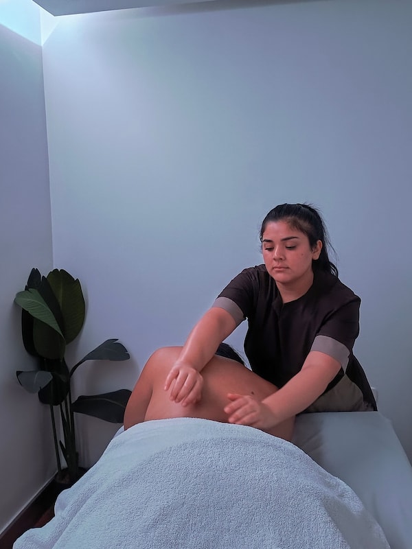 Een sauna, een bubbelbad, lichaamsbehandelingen, modderbaden