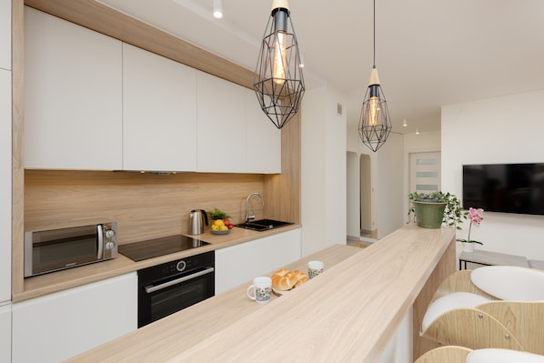 아파트, 침실 2개, 발코니 | 전용 주방 | 전자레인지, 식기 세척기, 조리 도구/접시/주방 기구