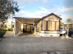 Exterior - Adorable Charming home, next to Sunbeam Lake Park (El Centro)