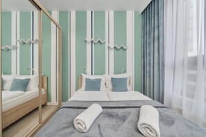 Apartment, 1 Schlafzimmer, Balkon, Flussblick | 1 Schlafzimmer, Babybetten, Bettwäsche