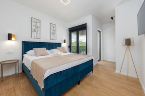 Villa, 4 Bedrooms, Private Pool, Mountain View | Free cribs/infant beds, bed sheets