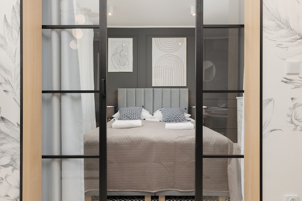 Free WiFi, bed sheets