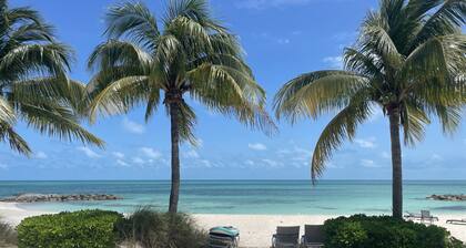 Casa de Mer - On the Beach - Sun - Sand - Clear Bahamian Waters - Beachfront