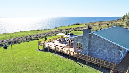 Terrace/patio. The Simeon - Upscale Bay Views by Doorbed