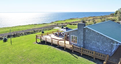 The Simeon - Upscale Bay Views by Doorbed