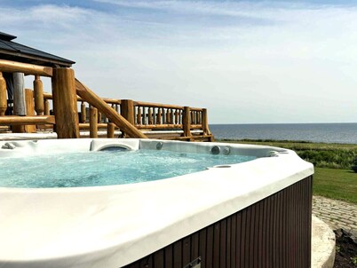 The Simeon - Upscale Bay Views by Doorbed