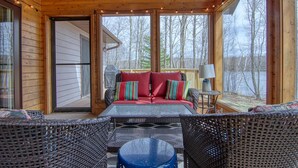 Smart TV, fireplace - Lakewood Lodge on Nelson Lake (Hayward)