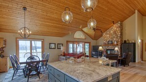 Interior - Lakewood Lodge on Nelson Lake (Hayward)